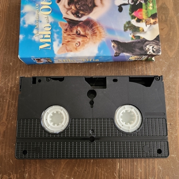 The Adventures of Milo and Otis" VHS + 2 Clifford The Big Red Dog Movies, More - Picture 4 of 9